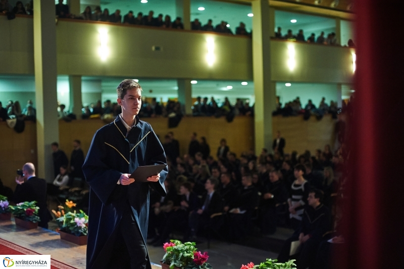 Diplomák az egyetemen 2 - fotó Szarka Lajos