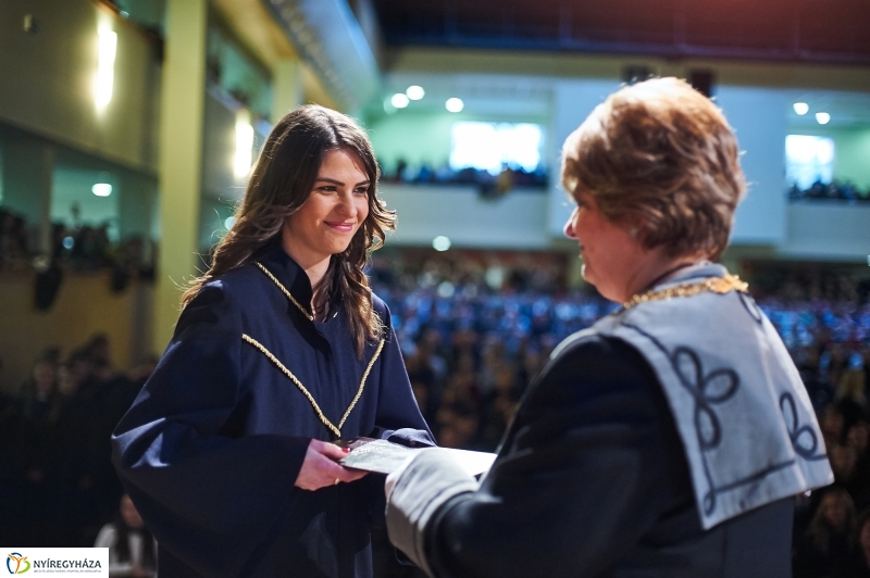 Diplomák az egyetemen 2 - fotó Szarka Lajos