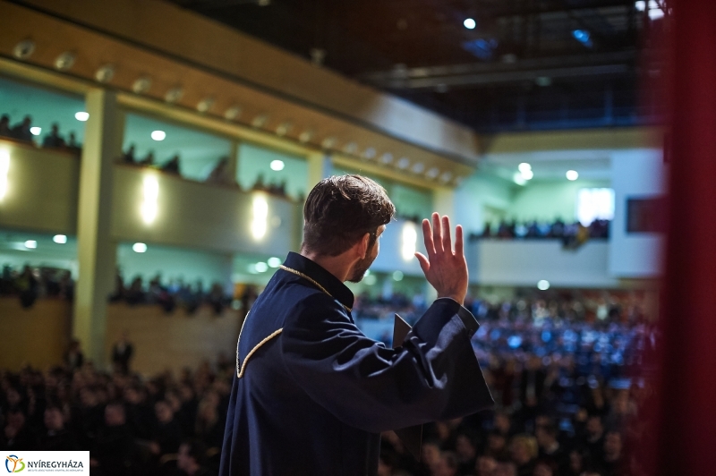 Diplomák az egyetemen 2 - fotó Szarka Lajos