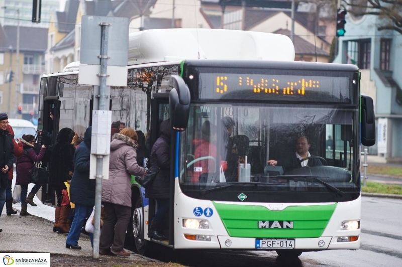 Új buszok szolgálatban - fotó Szarka Lajos