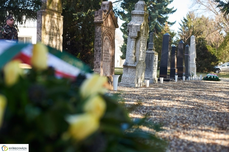 Koszorúzás az Északi temetőben - fotó Szarka Lajos