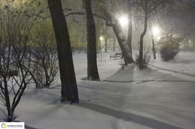 Tél a tavaszban éjfél után - fotó Szarka Lajos