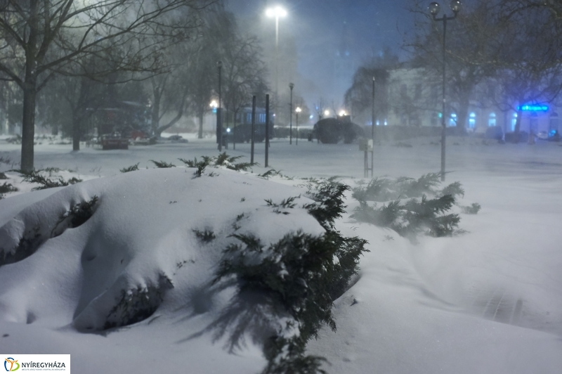 Tél a tavaszban éjfél után - fotó Szarka Lajos