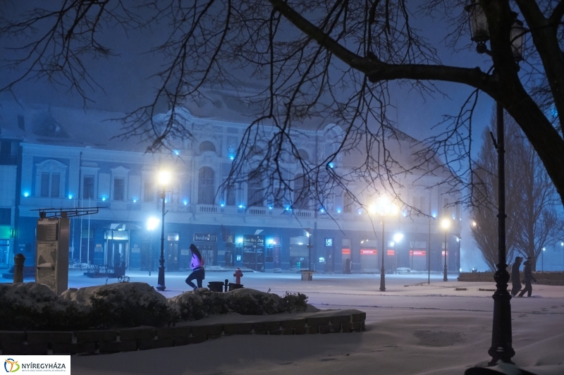 Tél a tavaszban éjfél után - fotó Szarka Lajos