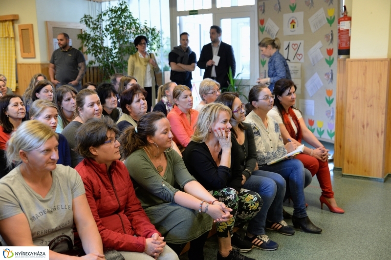 Óvodafejlesztés - szülői értekezlet a Kereszt utcán- fotó Trifonov Éva