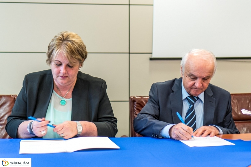 Megállapodást írtak alá a Nyíregyházi Egyetemen - fotó Kohut Árpád