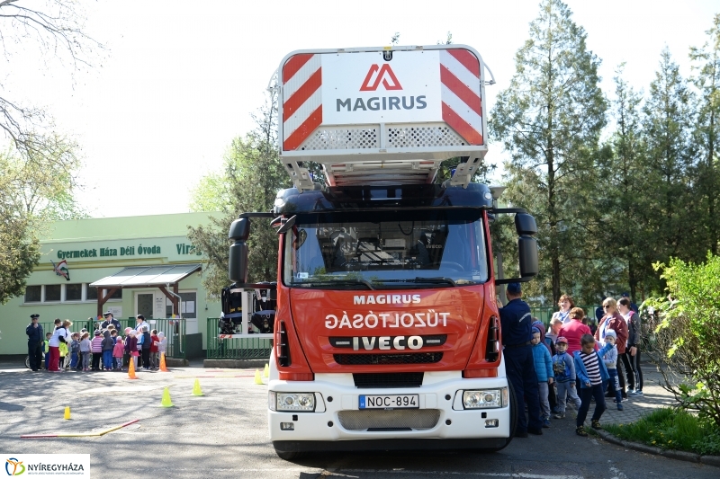 Pindur-Pandúr nap a Virág utcai óvodában - fotó Trifonov Éva