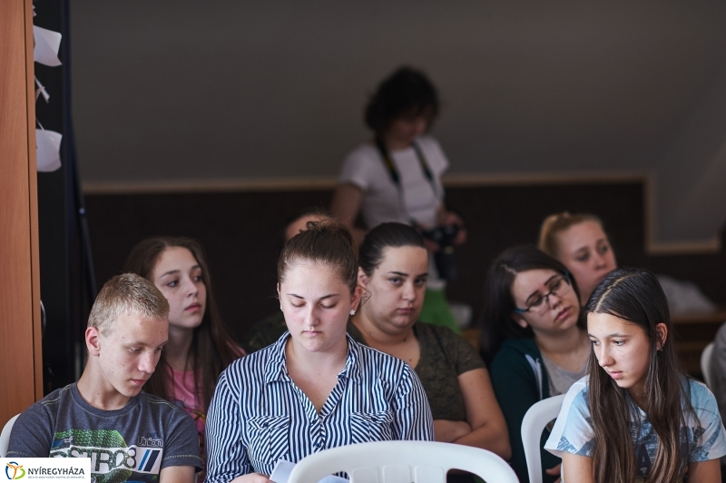 Tavaszköszöntő a Szent Miklós iskolában - fotó Szarka Lajos