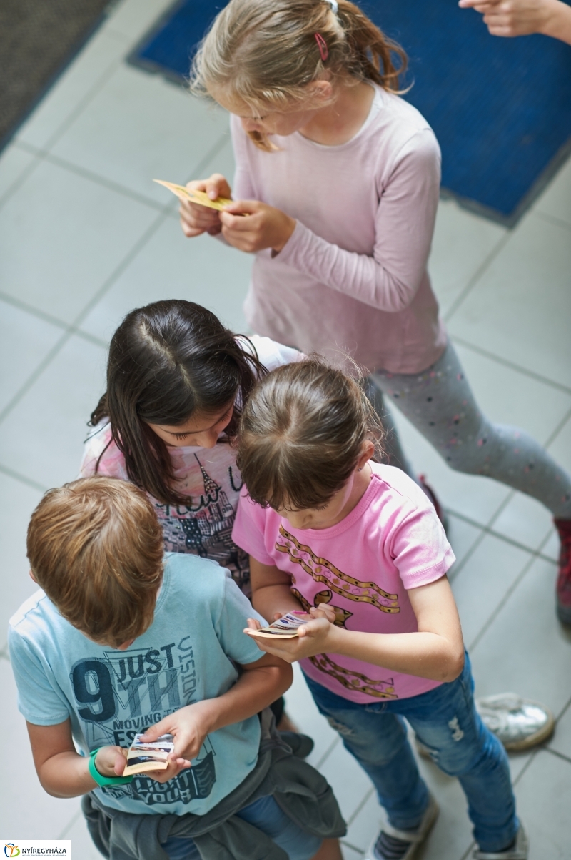 Tavaszköszöntő a Szent Miklós iskolában - fotó Szarka Lajos