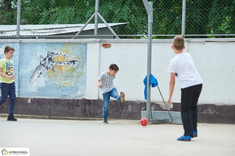 Tavaszköszöntő a Szent Miklós iskolában - fotó Szarka Lajos