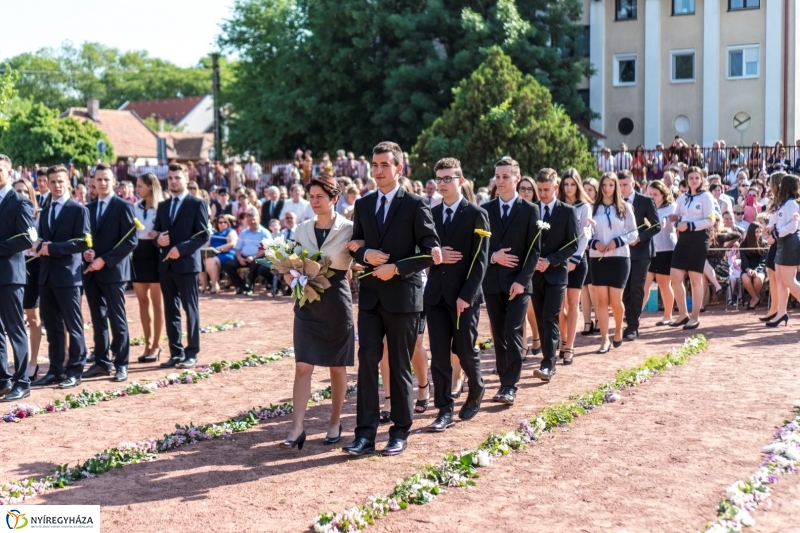 Ballagás a Vasvári Pál Gimnáziumban 1. - Fotó Kohut Árpád