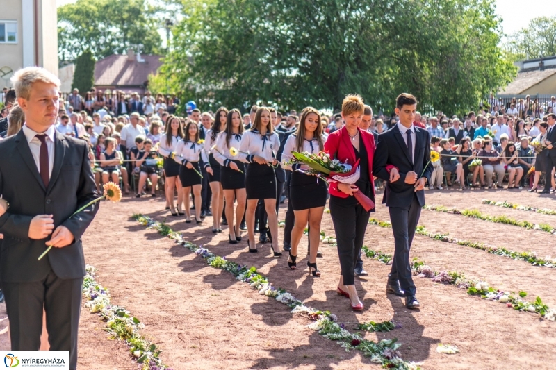 Ballagás a Vasvári Pál Gimnáziumban 1. - Fotó Kohut Árpád