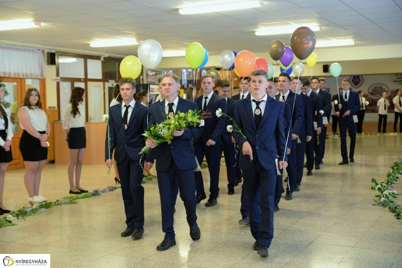 A Széchenyi Szakgimnázium végzőseinek búcsúja - fotó Trifonov Éva