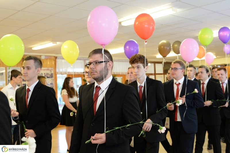 A Széchenyi Szakgimnázium végzőseinek búcsúja - fotó Trifonov Éva