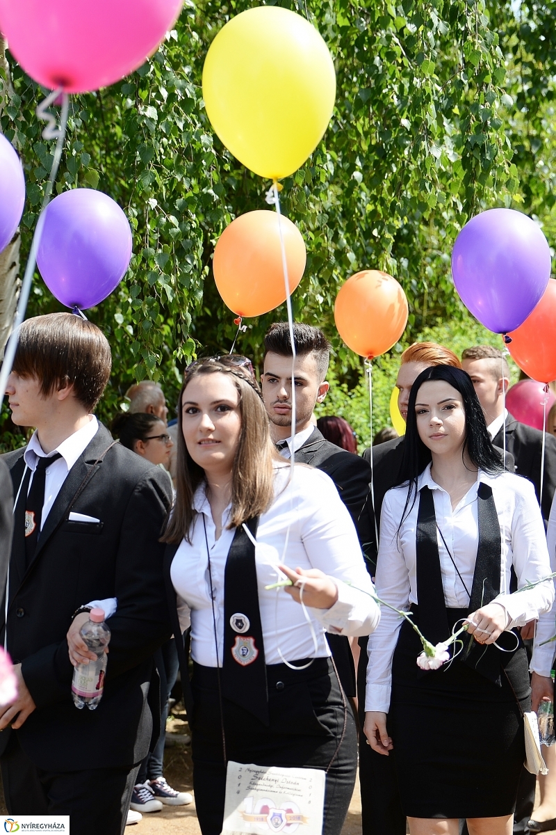 A Széchenyi Szakgimnázium végzőseinek búcsúja - fotó Trifonov Éva