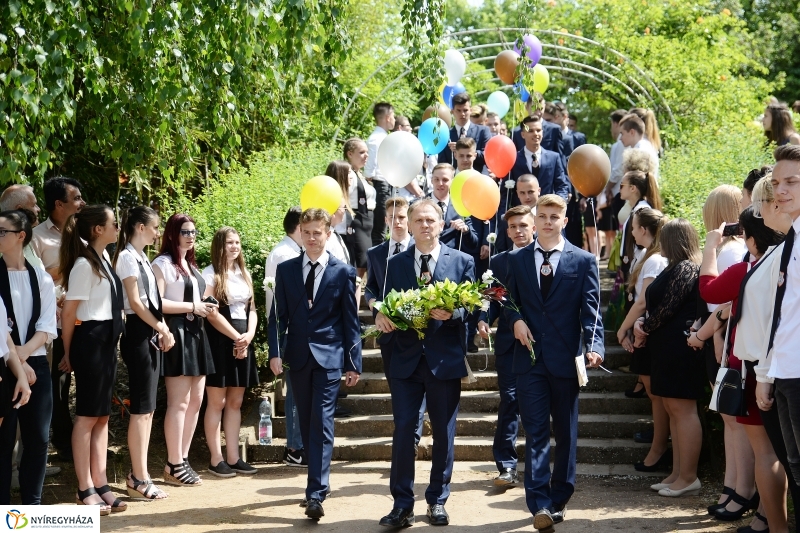 A Széchenyi Szakgimnázium végzőseinek búcsúja - fotó Trifonov Éva