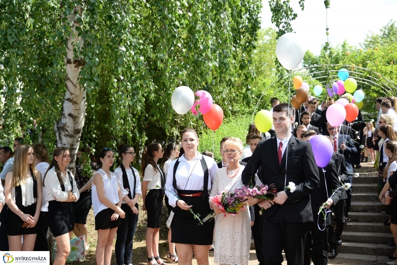 A Széchenyi Szakgimnázium végzőseinek búcsúja - fotó Trifonov Éva