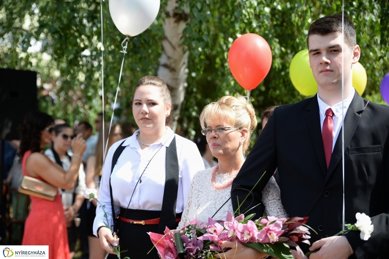 A Széchenyi Szakgimnázium végzőseinek búcsúja - fotó Trifonov Éva