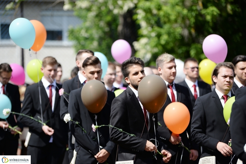 A Széchenyi Szakgimnázium végzőseinek búcsúja - fotó Trifonov Éva