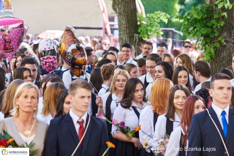 Ballagás a Kölcsey gimnáziumban - fotó Szarka Lajos