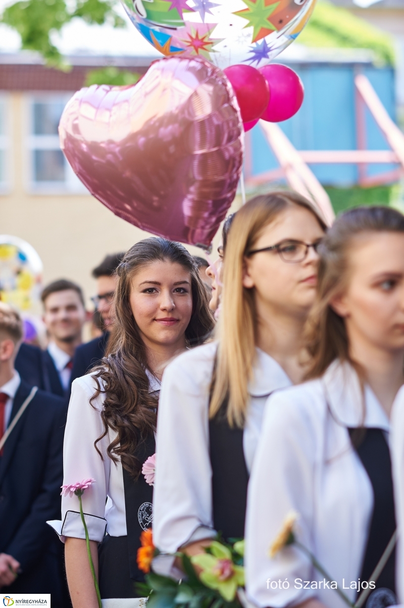 Ballagás a Kölcsey gimnáziumban - fotó Szarka Lajos