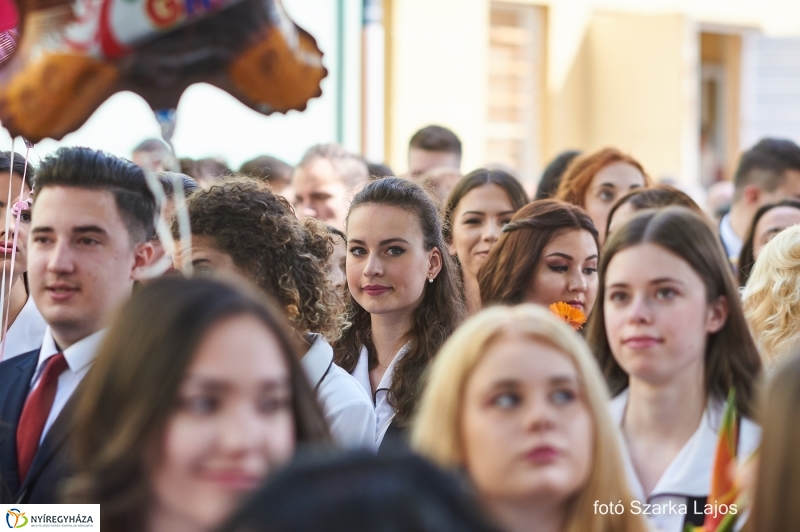 Ballagás a Kölcsey gimnáziumban - fotó Szarka Lajos