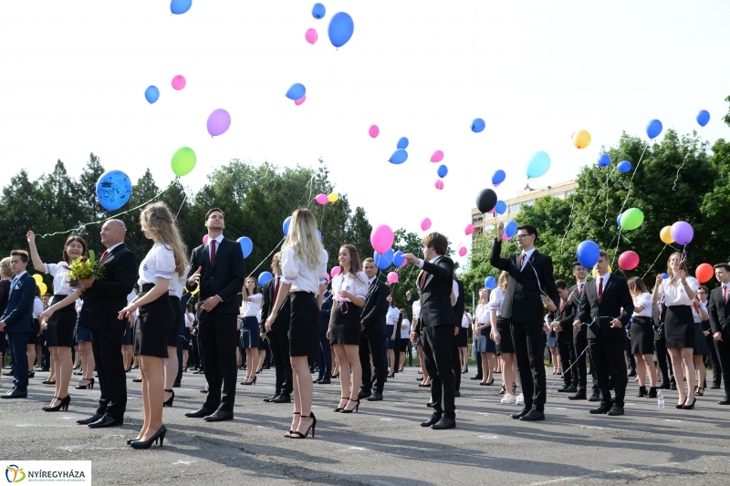 Ballagás a Krúdy Gyula Gimnáziumban - fotó Trifonov Éva