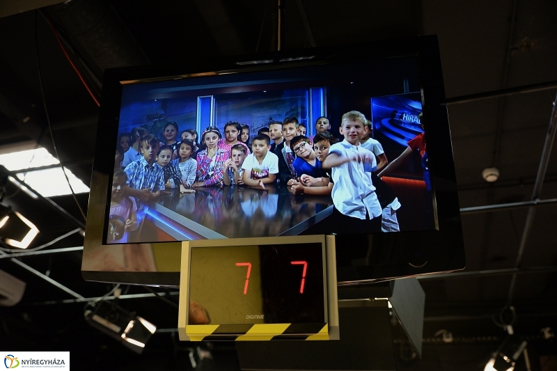 Jókais diákok látogattak a televízió stúdióba - fotó Trifonov Éva