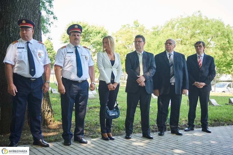 Emlékezés a Hősök Temetőjében - fotó Szarka Lajos