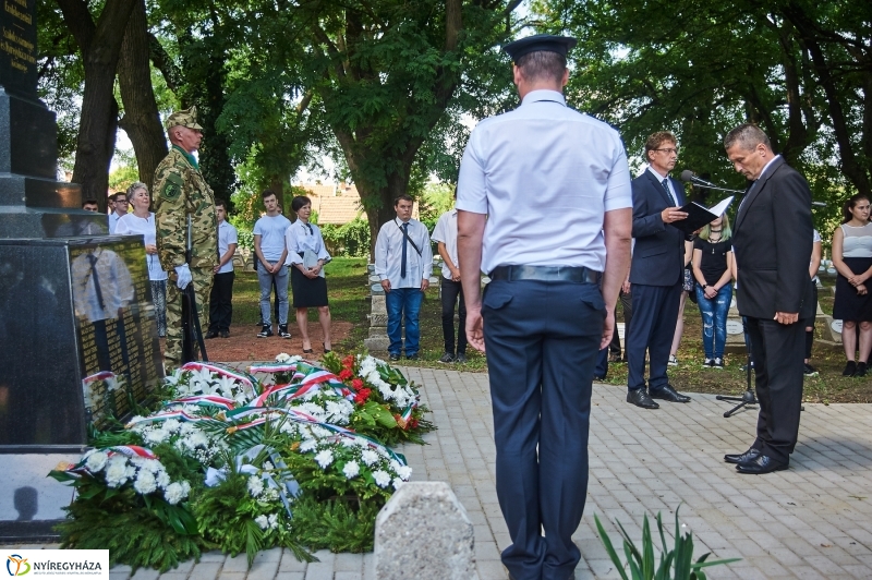 Emlékezés a Hősök Temetőjében - fotó Szarka Lajos