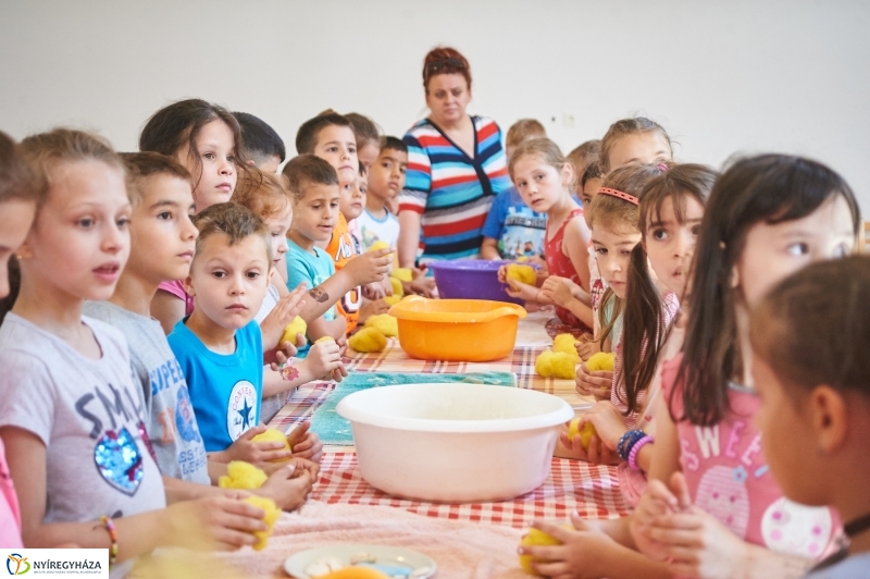 Kézműves program a múzeumfaluban - fotó Szarka Lajos