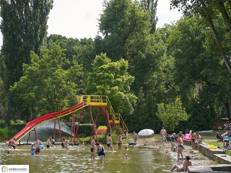 Az idei első nap a Tófürdőn - fotó Szarka Lajos