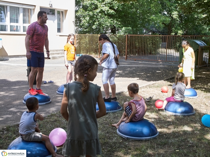 Sportolás a Családok Átmeneti Otthonában - fotó Szarka Lajos