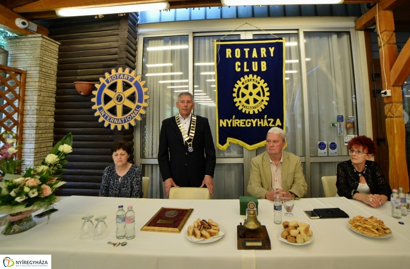 Új elnök a Rotary élén - fotó Trifonov Éva