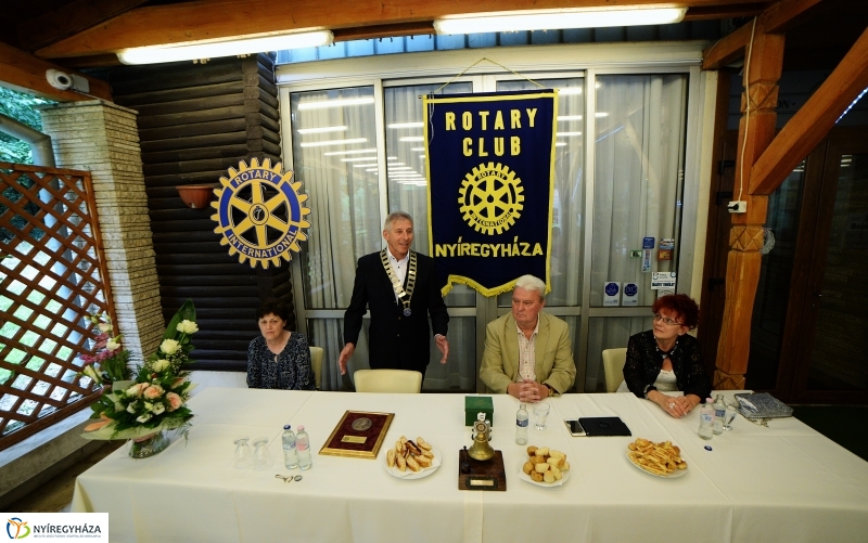 Új elnök a Rotary élén - fotó Trifonov Éva