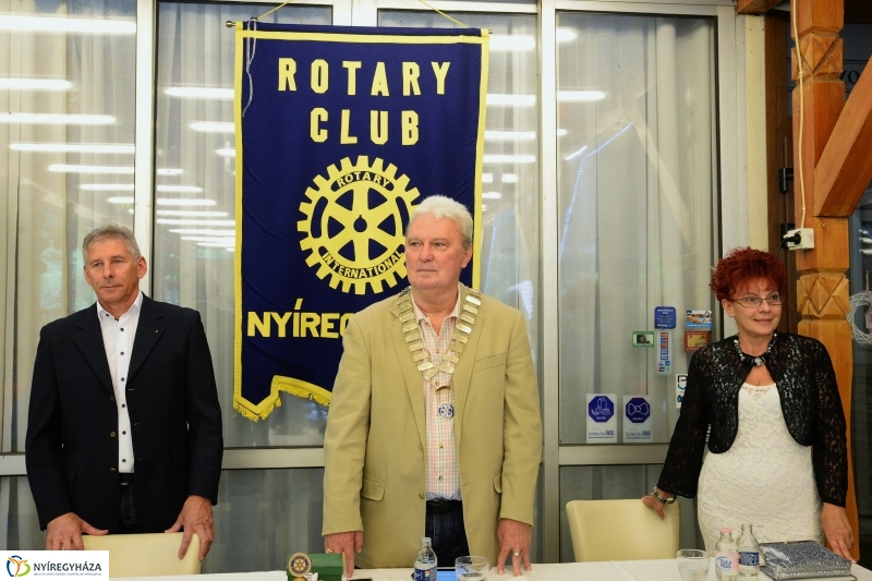 Új elnök a Rotary élén - fotó Trifonov Éva