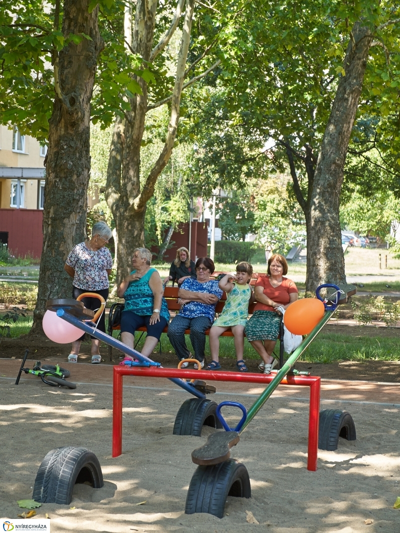 Játszótér a Jósavárosban - fotó Szarka Lajos