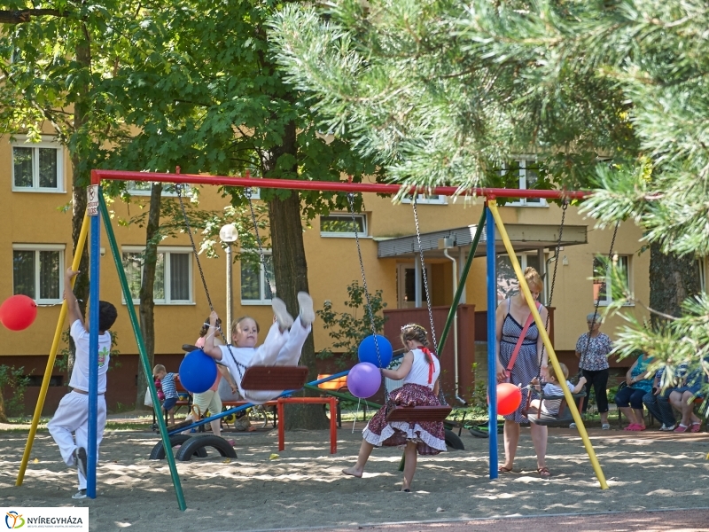 Játszótér a Jósavárosban - fotó Szarka Lajos