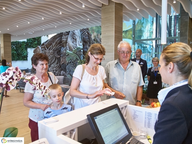 Első vendégek a Hotel Pangeaban - fotó Szarka Lajos