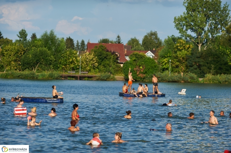 Egy vasárnap délután a Tófürdőn