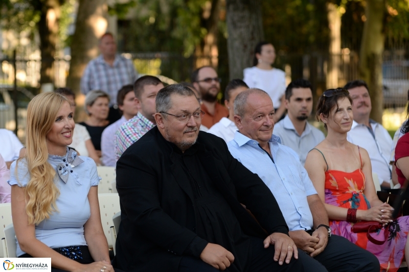 Bencs Villa megnyitó - fotó Trifonov Éva