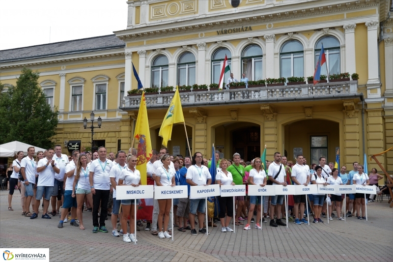 Sporttalálkozó megnyitó a Kossuth téren -fotó Trifonov Éva