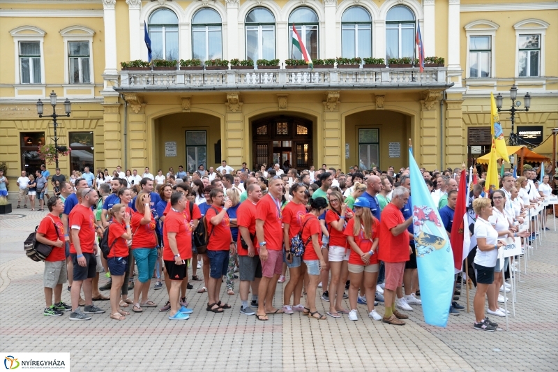 Sporttalálkozó megnyitó a Kossuth téren -fotó Trifonov Éva