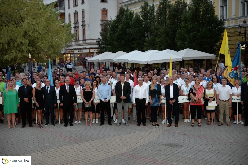 Sporttalálkozó megnyitó a Kossuth téren -fotó Trifonov Éva