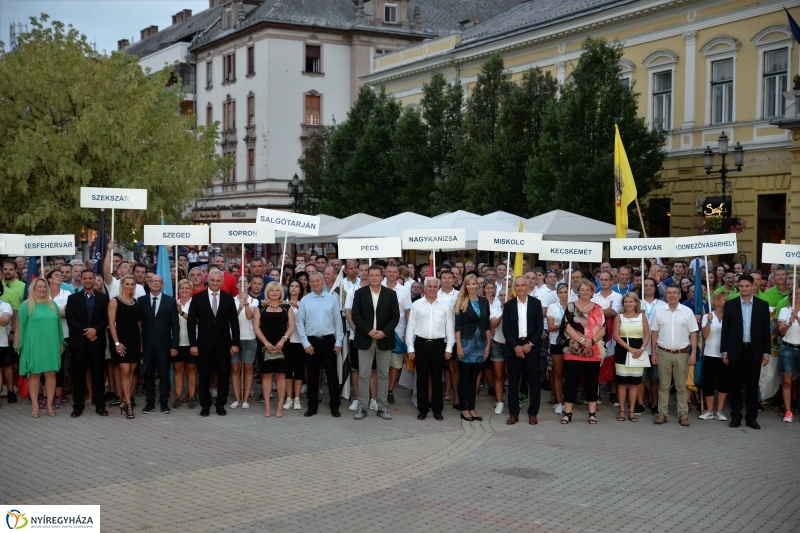 Sporttalálkozó megnyitó a Kossuth téren -fotó Trifonov Éva