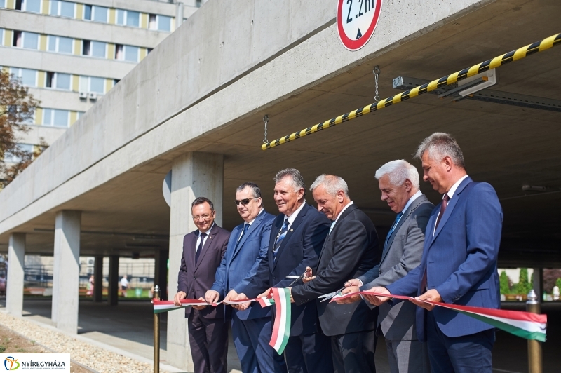 Kórházi parkolóház átadó - fotó Szarka Lajos