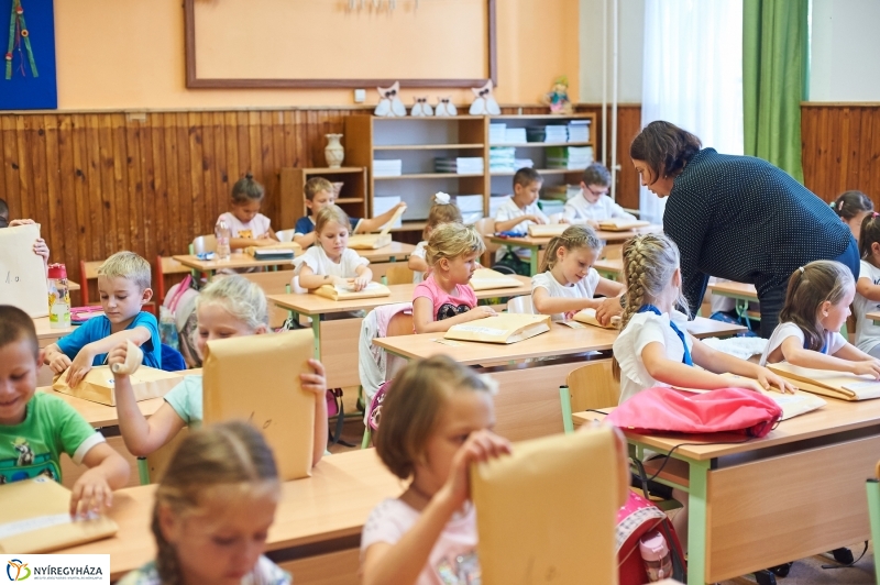 Tanévnyitó az evangélikus iskolában - fotó Szarka Lajos