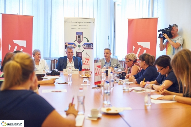 Marso adomány a kórháznak - fotó Szarka Lajos