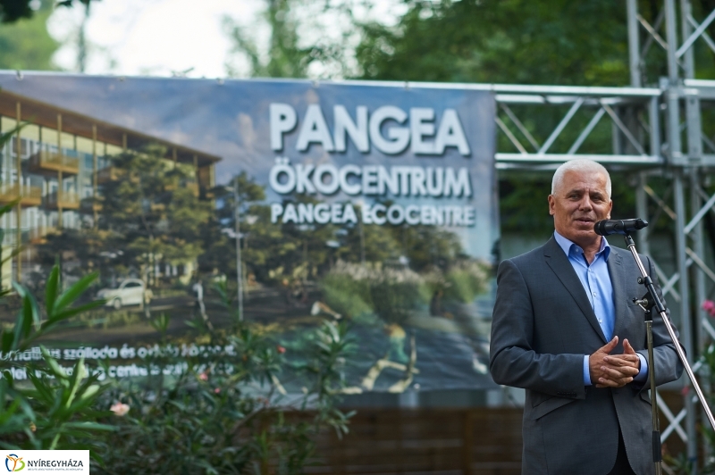 Hotel Pangea átadó - fotó Szarka Lajos