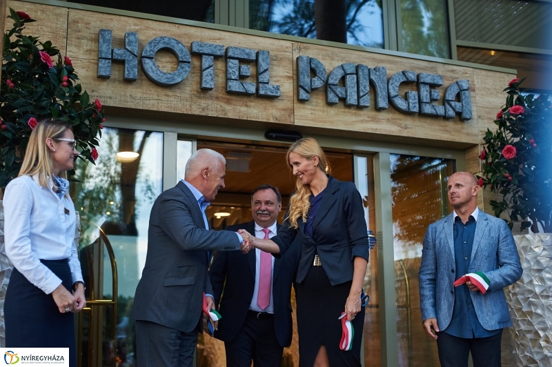 Hotel Pangea átadó - fotó Szarka Lajos